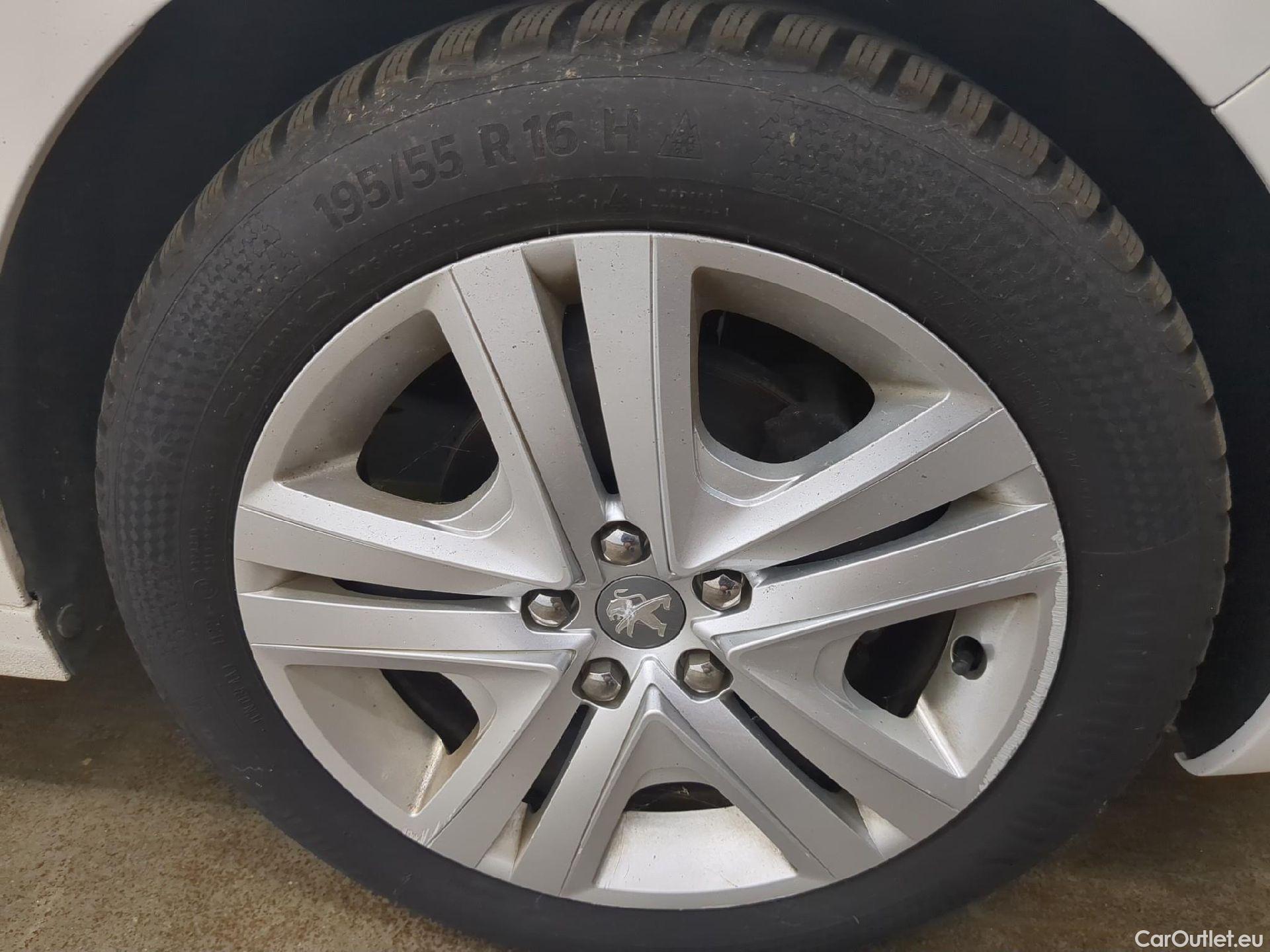  Peugeot  208  Allure Business 1.2 PureTech 110CV BVM5 E6 #6