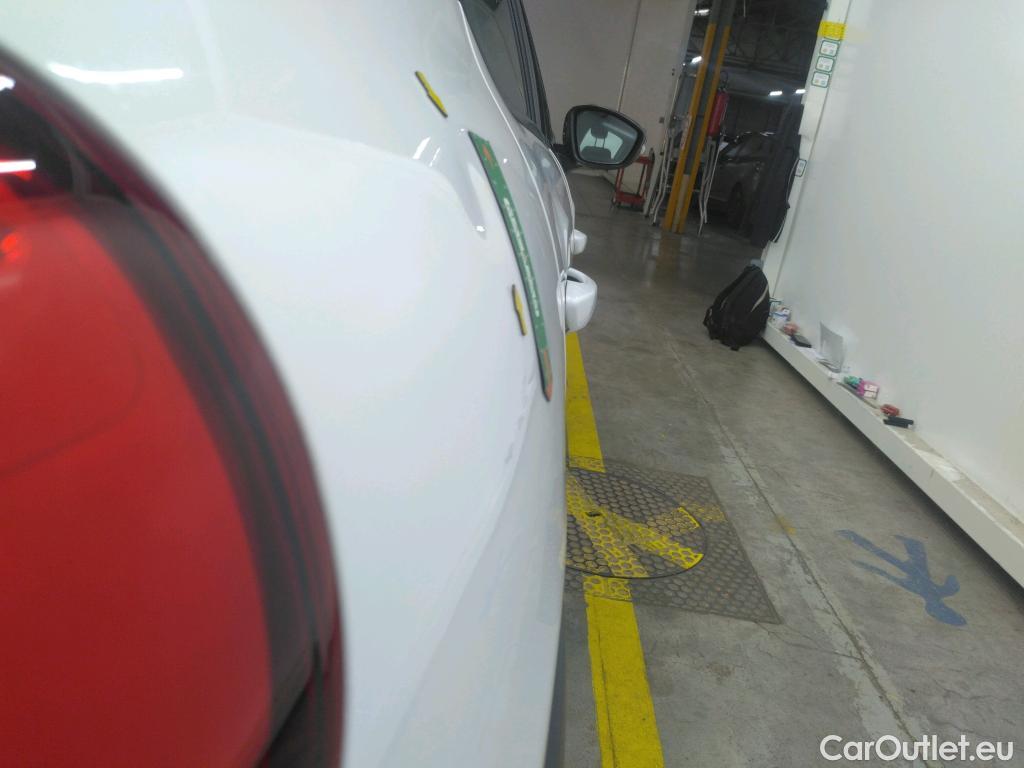  Citroen  C3  Société Feel 1.5 BlueHDI 100CV BVM5 E6dT #4