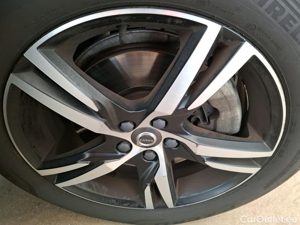 Volvo  XC60  R-Design Recharge Plug-In Hybrid AWD 2.0 255CV BVA8 #24