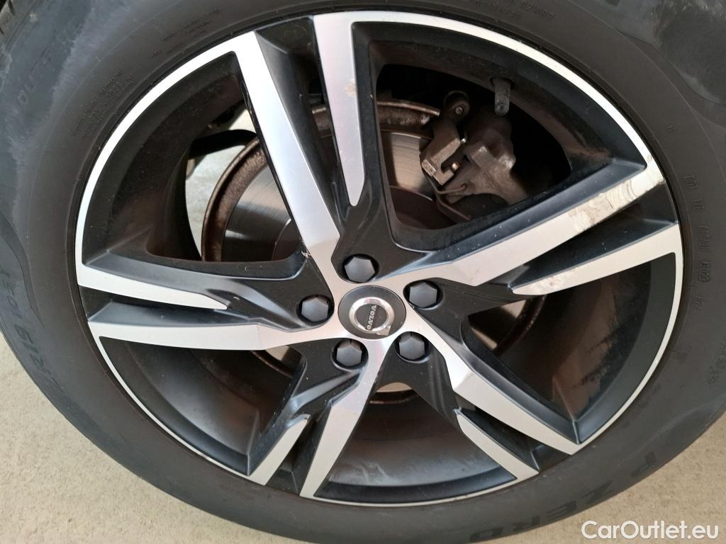  Volvo  XC60  R-Design Recharge Plug-In Hybrid AWD 2.0 255CV BVA8 #10