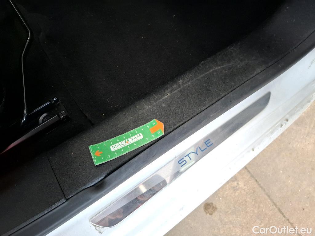  Peugeot  208  Style 1.2 PureTech 80CV BVM5 E6 #7