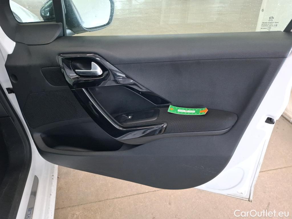  Peugeot  208  Style 1.2 PureTech 80CV BVM5 E6 #17