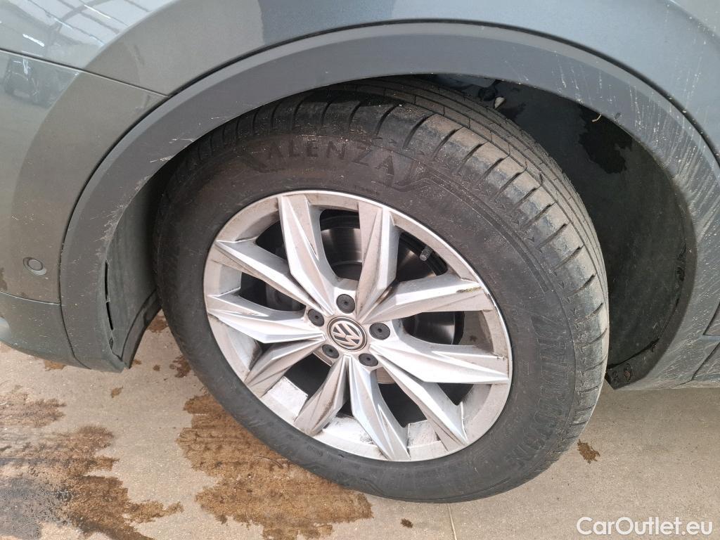  Volkswagen  Tiguan VOLKSWAGEN  / 2016 / 5P / SUV 2.0 TDI 150 DSG7 Carat #57