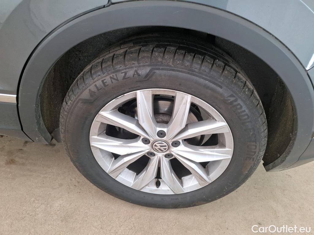  Volkswagen  Tiguan VOLKSWAGEN  / 2016 / 5P / SUV 2.0 TDI 150 DSG7 Carat #44