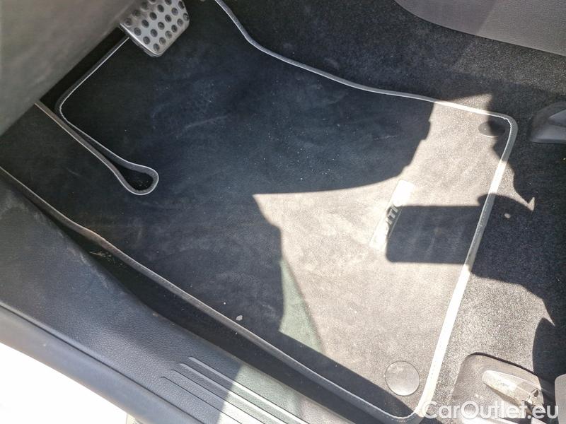  Mercedes  CLA-Klasse CLA (BM118) (2019) CLA kupe 180 AT #4