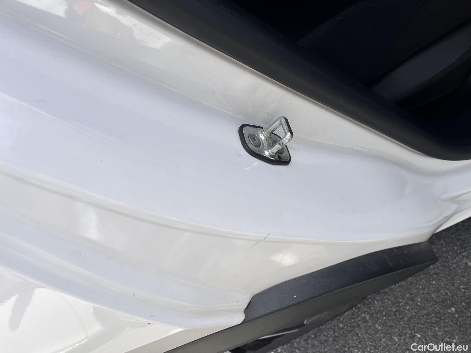  Peugeot  2008  (2013)  1.5BHDi 110 ALLURE #16
