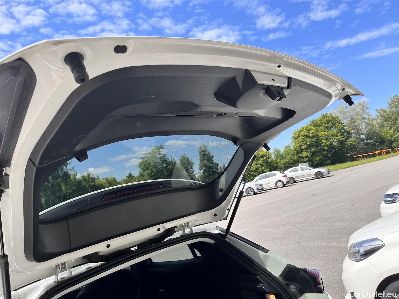  Peugeot  2008  (2013)  1.5BHDi 110 ALLURE #15