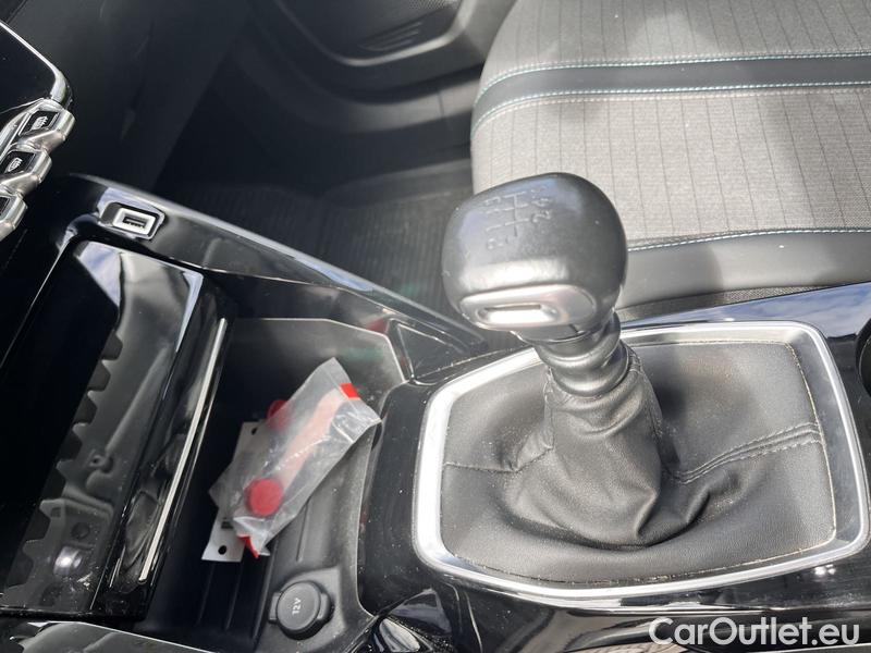  Peugeot  2008  (2013)  1.5BHDi 110 ALLURE #10