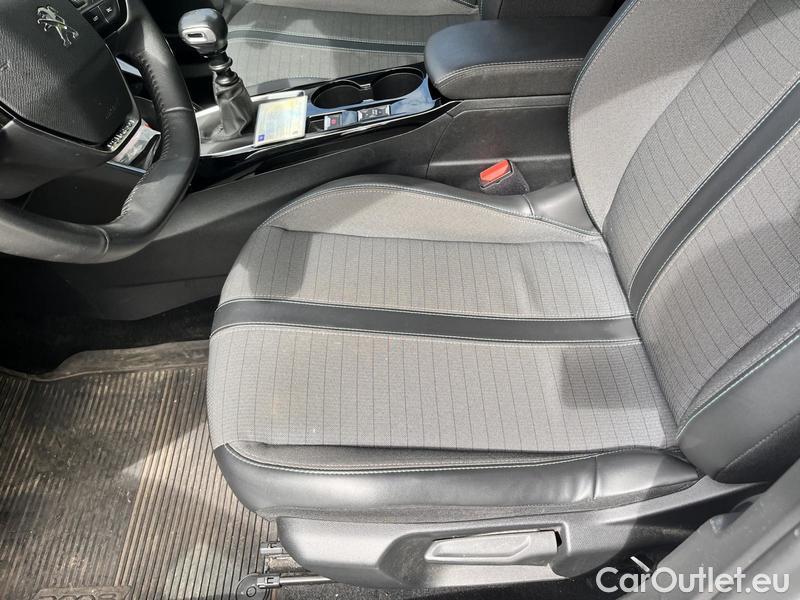  Peugeot  2008  (2013)  1.5BHDi 110 ALLURE #8