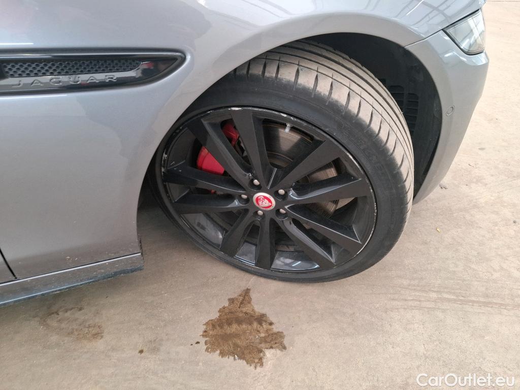 Jaguar  XE JAGUAR  / 2019 / 4P / Berline D200 R-Dynamic Black BVA(SL) #44