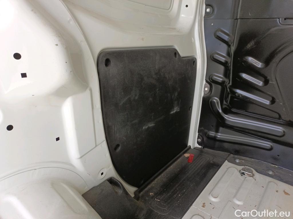  Fiat  Fiorino FIAT  / 2016 / 4P / furgón derivado de turismo Cargo SX N1 1.3 MJet 70 kW (95 CV) #27