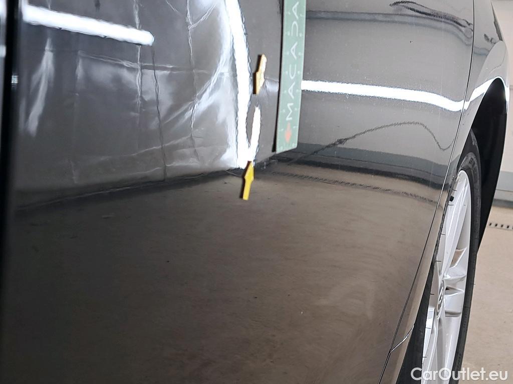  Toyota  Corolla TOYOTA  / 2018 / 5P / Berline Hybride 122h Dynamic Business Stage Acad #37