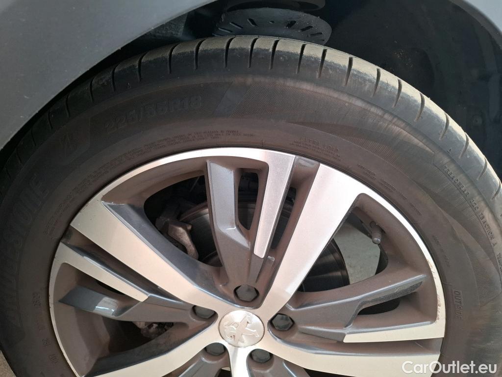  Peugeot  5008  Allure Pack 1.5 HDi 130CV BVA8 7 Sieges E6d #30