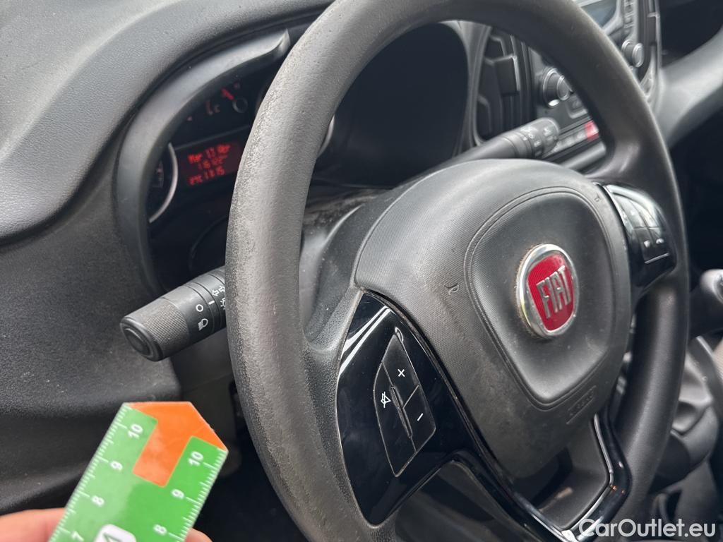  Fiat  Doblo FIAT Doblò Cargo/2015/3P/furgón derivado de turismo Cargo Base Plus 1.3 Mjet 70kW (95CV) #38