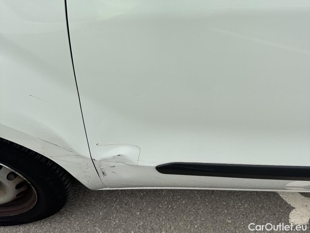  Fiat  Doblo FIAT Doblò Cargo/2015/3P/furgón derivado de turismo Cargo Base Plus 1.3 Mjet 70kW (95CV) #13