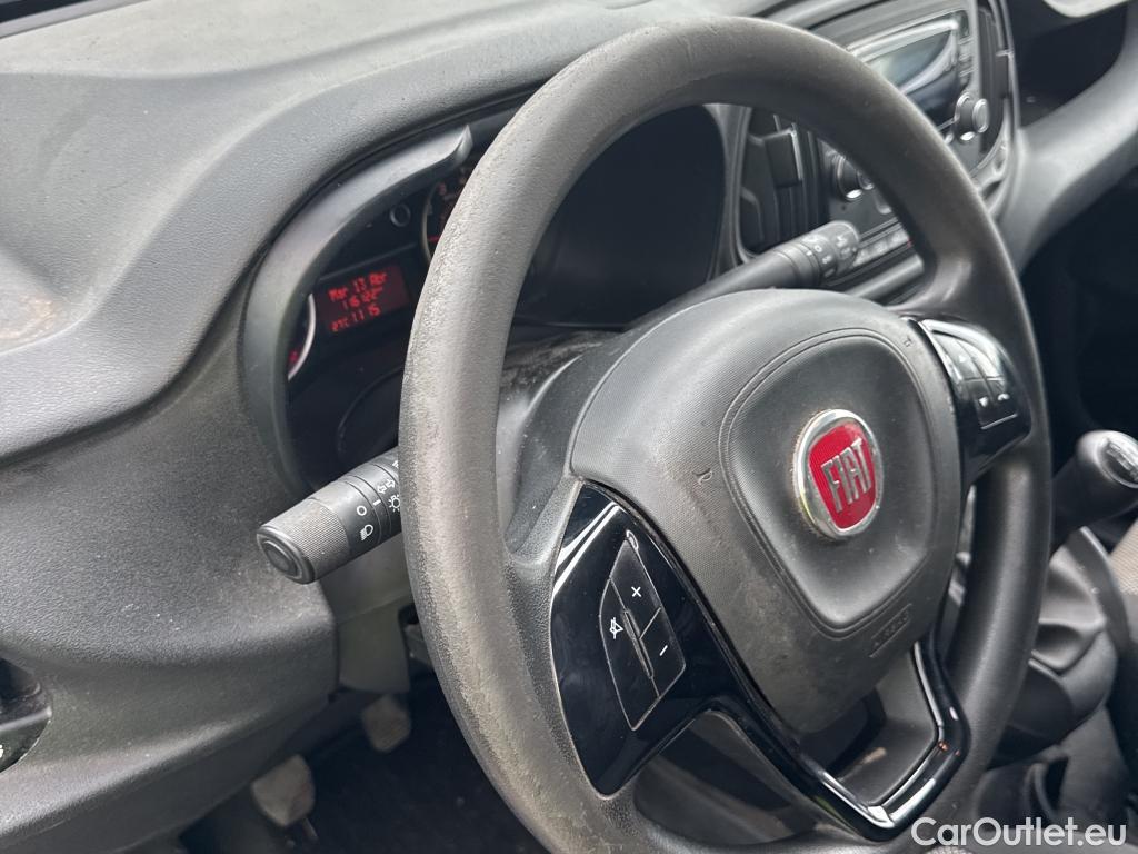  Fiat  Doblo FIAT Doblò Cargo/2015/3P/furgón derivado de turismo Cargo Base Plus 1.3 Mjet 70kW (95CV) #37