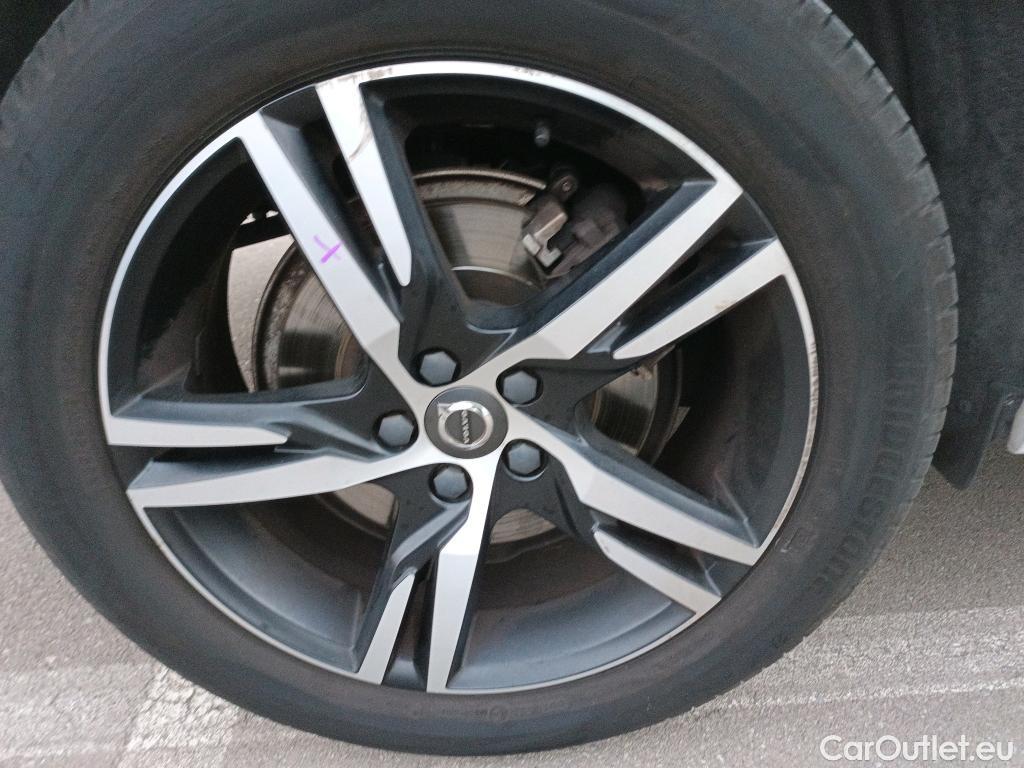  Volvo  XC60 VOLVO  / 2017 / 5P / todoterreno 2.0 B4 D4 AWD R-Design Auto #2