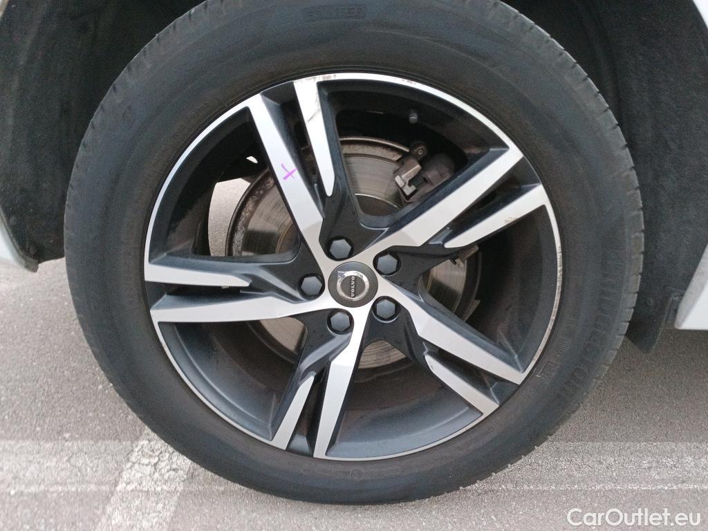  Volvo  XC60 VOLVO  / 2017 / 5P / todoterreno 2.0 B4 D4 AWD R-Design Auto #1