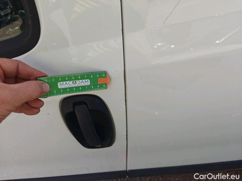  Fiat  Doblo FIAT Doblò Cargo/2015/4P/furgón derivado de turismo Cargo SX 1.3 Mjet 70 kW (95 CV) #16