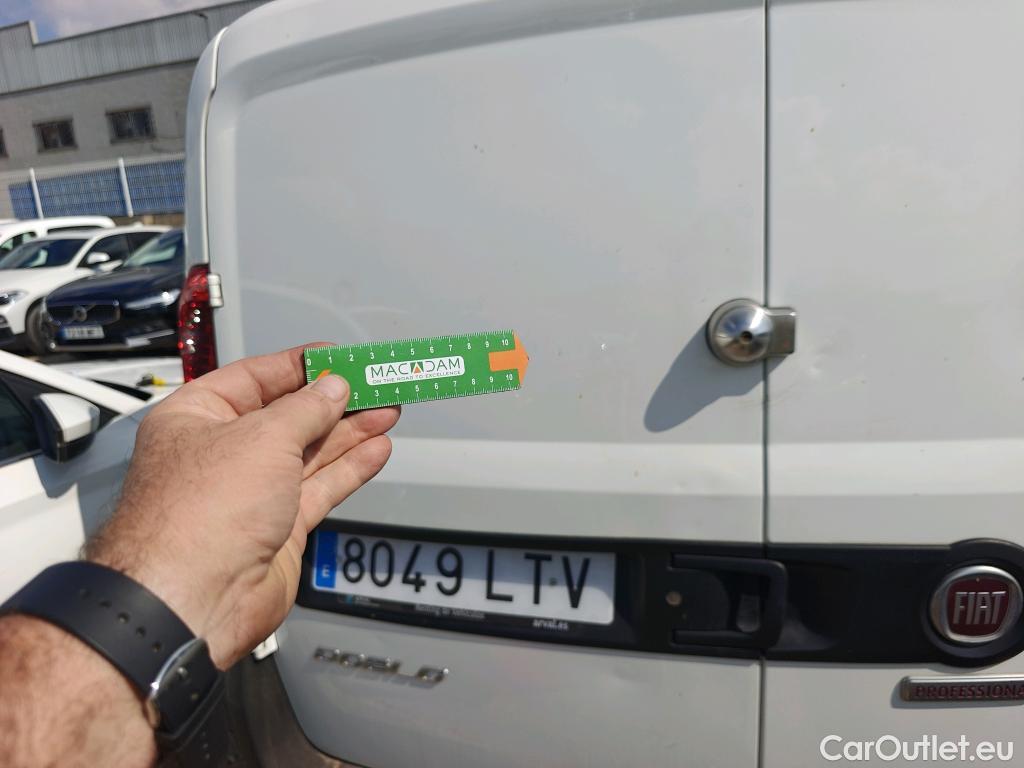  Fiat  Doblo FIAT Doblò Cargo/2015/4P/furgón derivado de turismo Cargo SX 1.3 Mjet 70 kW (95 CV) #41