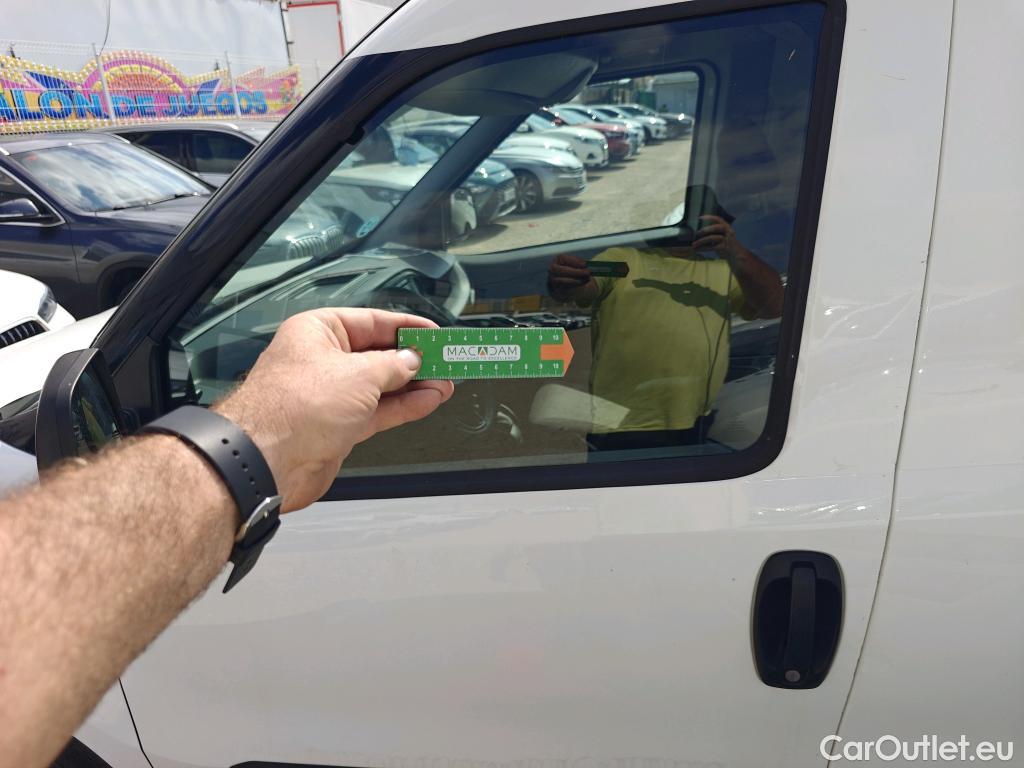  Fiat  Doblo FIAT Doblò Cargo/2015/4P/furgón derivado de turismo Cargo SX 1.3 Mjet 70 kW (95 CV) #14