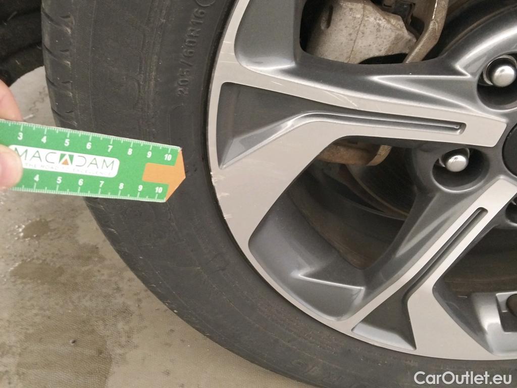  KIA  XCeed KIA  / 2019 / 5P / todoterreno 1.0 T-GDi Drive 88kW (120CV) #43