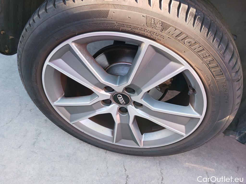  Audi  Q2 AUDI  / 2016 / 5P / todoterreno Design 35 TFSI 110kW (150CV) S tronic #25