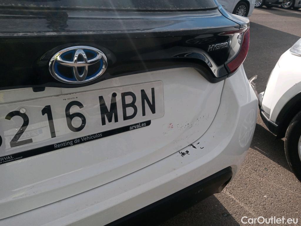  Toyota  Yaris TOYOTA  / 2020 / 5P / berlina con portón 1.5 120H Business Plus #3