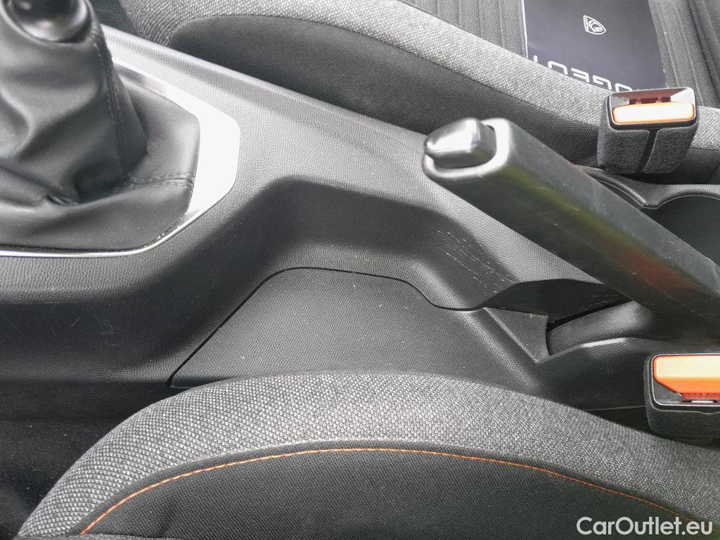  Peugeot  2008 PEUGEOT  / 2019 / 5P / todoterreno Active BlueHDI 81kW (110CV) #1