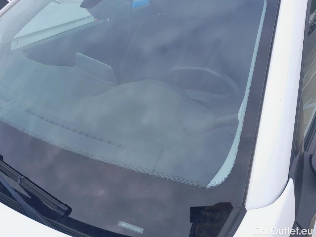  Peugeot  2008 PEUGEOT  / 2019 / 5P / todoterreno Active BlueHDI 81kW (110CV) #8