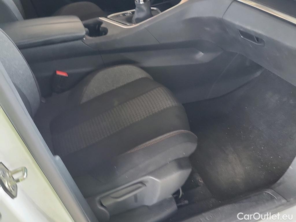  Land Rover  Discovery PEUGEOT 3008 / 2020 / 5P / todoterreno 1.5 BlueHDi 96kW (130CV) S&S Active Pack (AC4) #47
