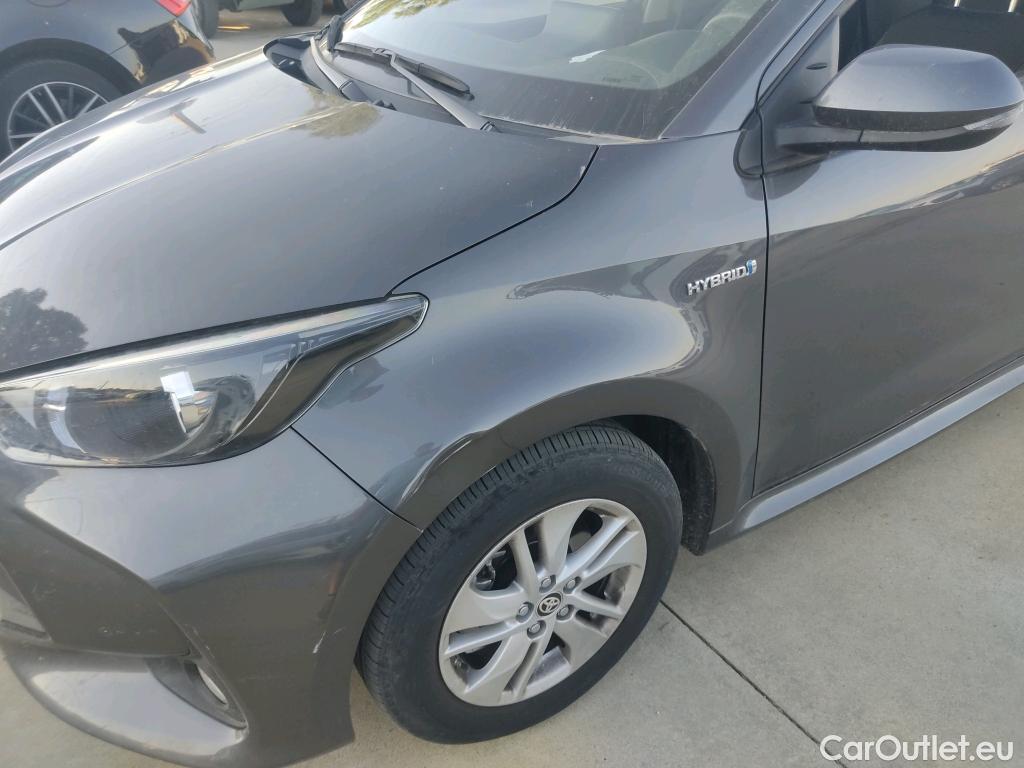  Toyota  Yaris TOYOTA  / 2020 / 5P / berlina con portón 1.5 120H Active Tech #1