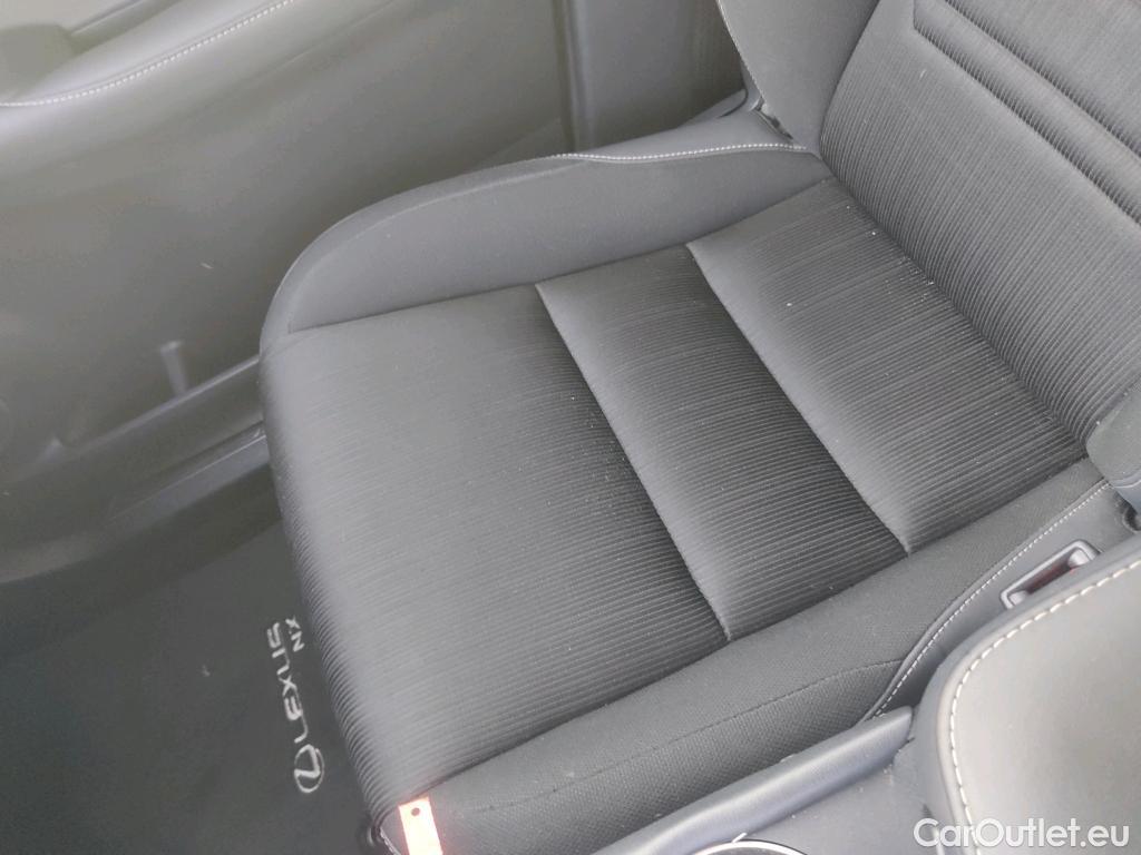  Lexus  NX LEXUS  / 2017 / 5P / todoterreno 2.5 300h Business Navigation 2WD (CX) #1