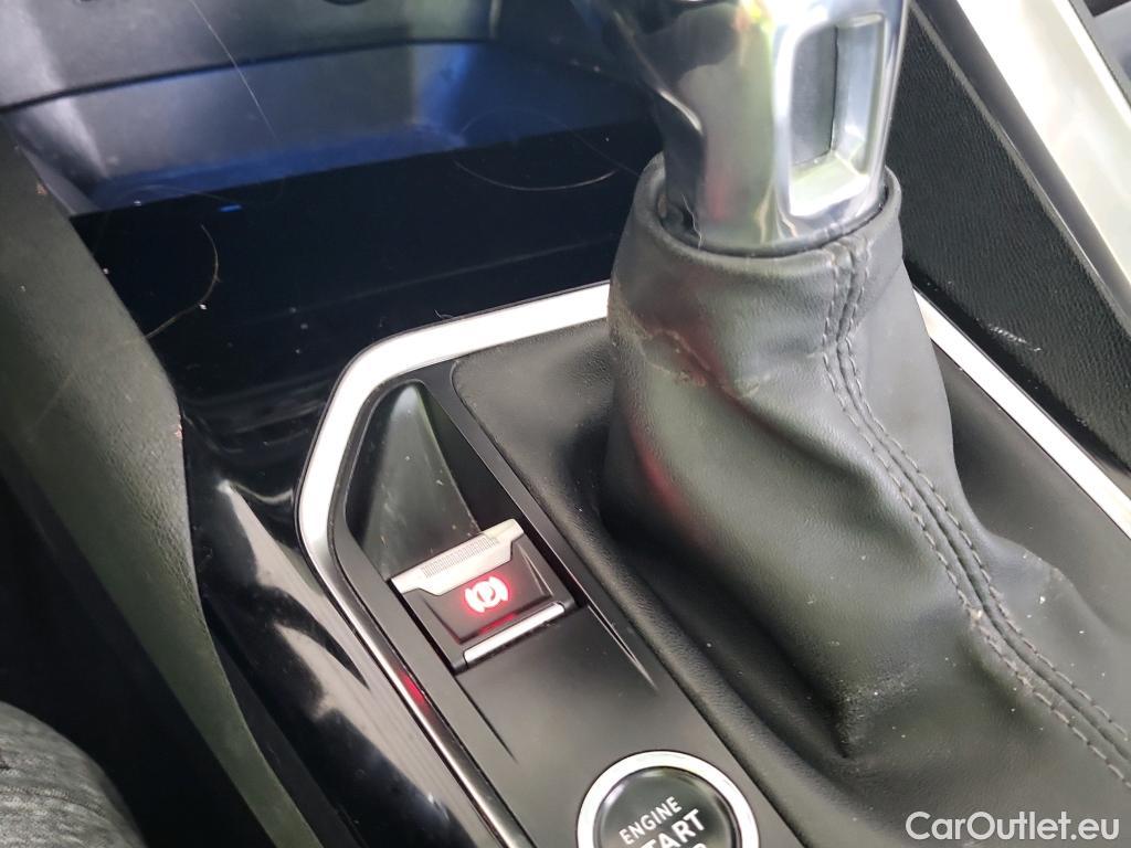  Land Rover  Discovery PEUGEOT 3008 / 2020 / 5P / todoterreno 1.5 BlueHDi 96kW (130CV) S&S Active Pack (AC4) #29