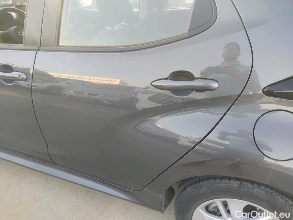  Toyota  Yaris TOYOTA  / 2020 / 5P / berlina con portón 1.5 120H Active Tech #11