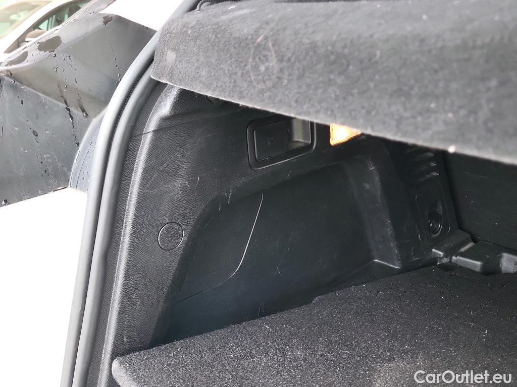  Land Rover  Discovery PEUGEOT 3008 / 2020 / 5P / todoterreno 1.5 BlueHDi 96kW (130CV) S&S Active Pack (AC4) #17
