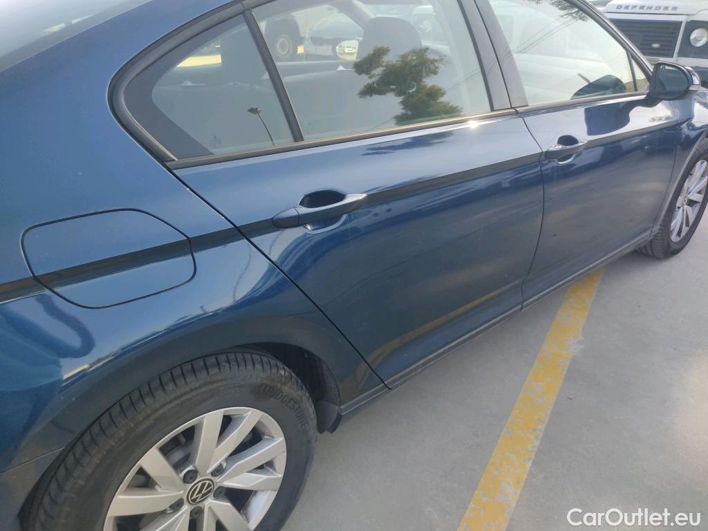  Volkswagen  Passat VOLKSWAGEN  / 2019 / 4P / sedán 2.0 TDI 90kW (122CV) DSG #27