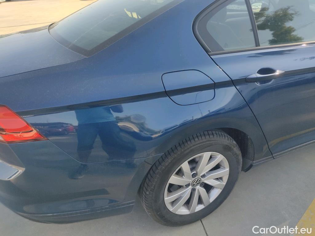  Volkswagen  Passat VOLKSWAGEN  / 2019 / 4P / sedán 2.0 TDI 90kW (122CV) DSG #33