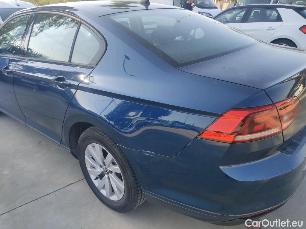  Volkswagen  Passat VOLKSWAGEN  / 2019 / 4P / sedán 2.0 TDI 90kW (122CV) DSG #1