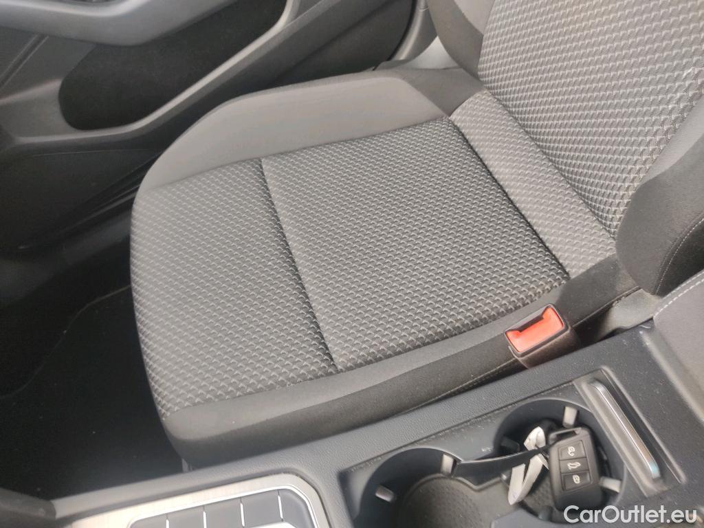  Volkswagen  Passat VOLKSWAGEN  / 2019 / 4P / sedán 2.0 TDI 90kW (122CV) DSG #37
