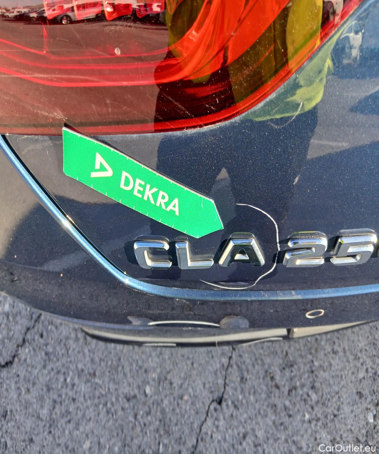  Mercedes  CLA-Klasse MERCEDES-BENZ CLA / 2019 / 5P / familiar CLA 250 e Shooting Brake #39