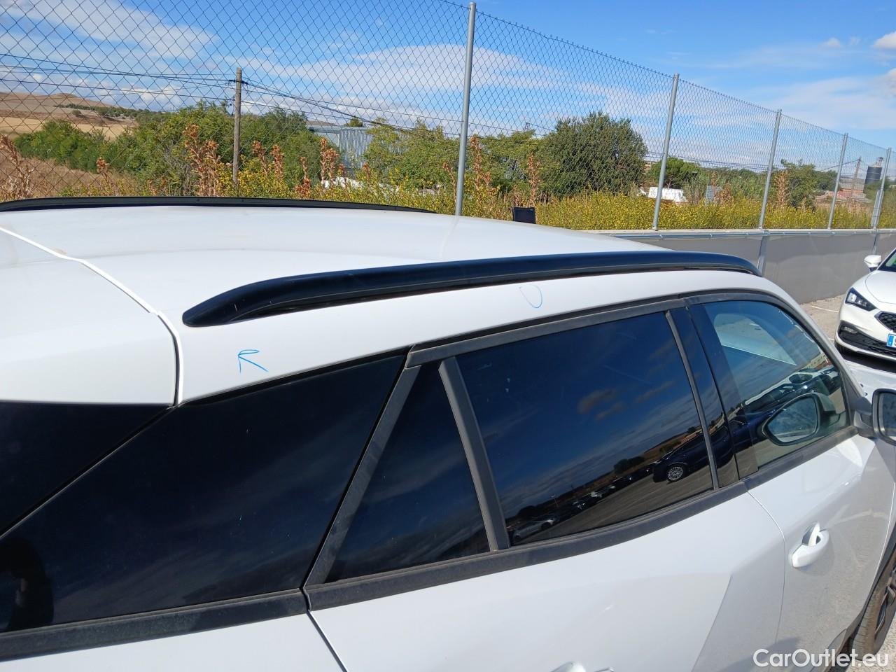  Peugeot  2008 PEUGEOT  / 2019 / 5P / todoterreno Allure BlueHDI 81kW (110CV) #27