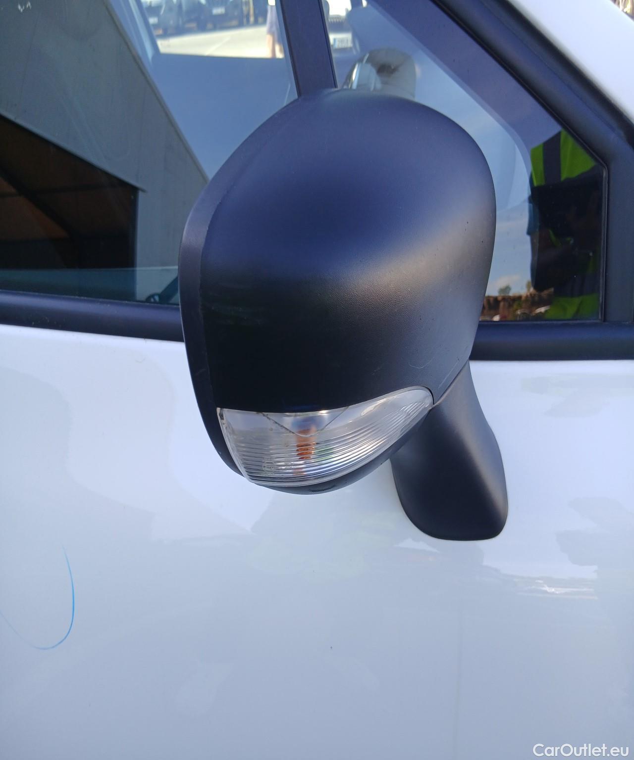  Renault  Clio RENAULT  4 / 2016 / 3P / berlina comercial Société Energy dCi 55 kW (75 CV) -18 #46