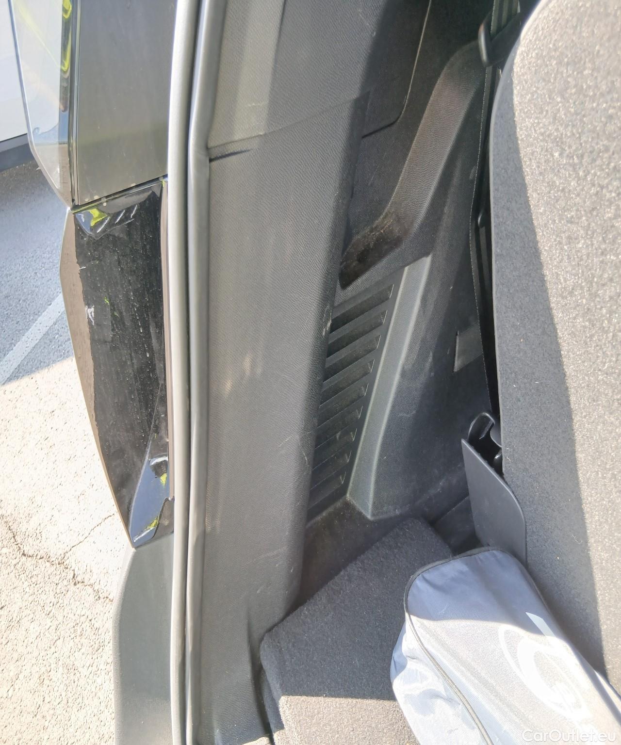  Peugeot  5008  GT 1.5 HDi 130CV AT8 7 Plazas E6d #26