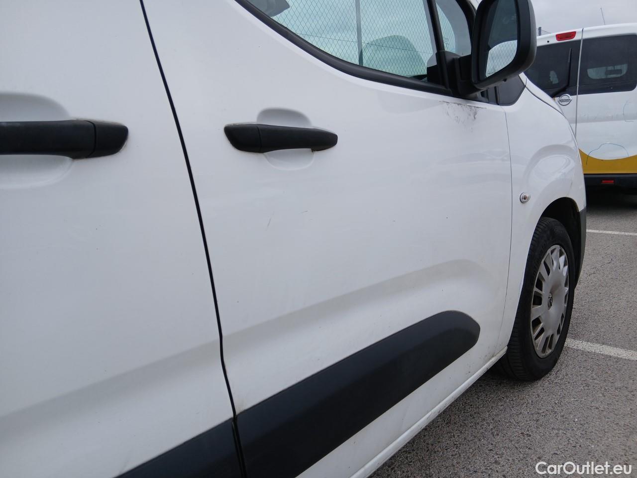  Opel  Combo OPEL  Life / 2018 / 5P / monovolumen compacto 1.5 TD 75kW (100CV) S/S Edition L #34