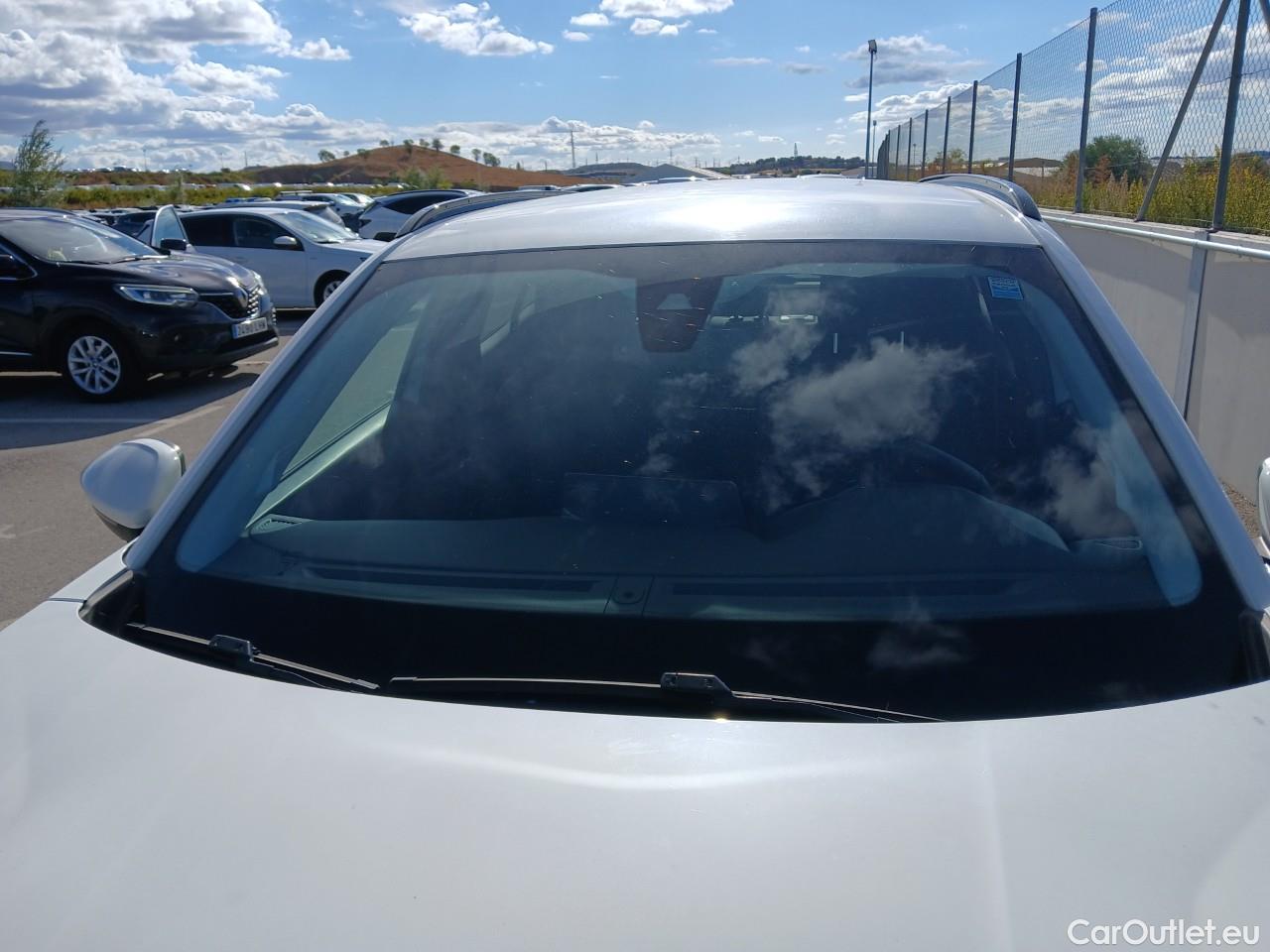  Peugeot  2008 PEUGEOT  / 2019 / 5P / todoterreno Allure BlueHDI 81kW (110CV) #13