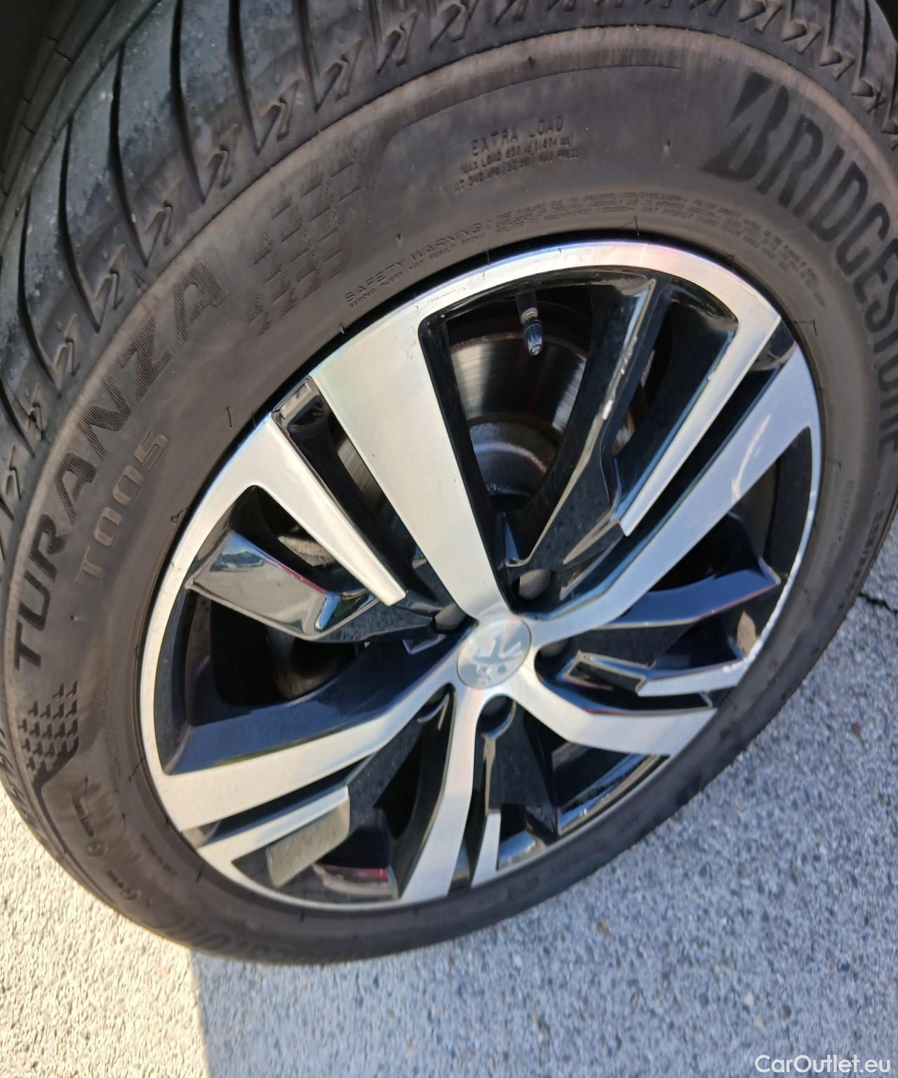  Peugeot  5008  GT 1.5 HDi 130CV AT8 7 Plazas E6d #33