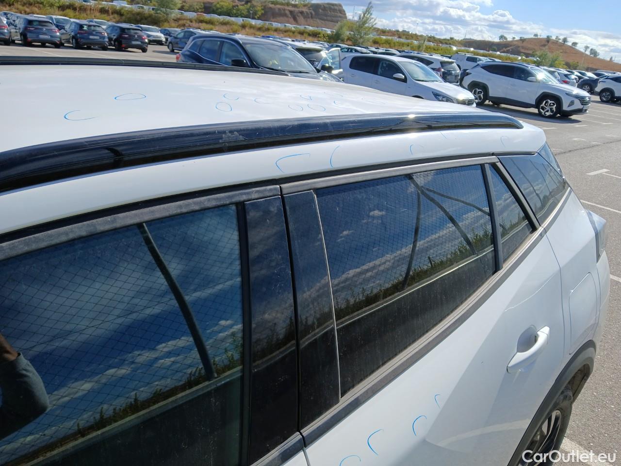  Peugeot  2008 PEUGEOT  / 2019 / 5P / todoterreno Allure BlueHDI 81kW (110CV) #19