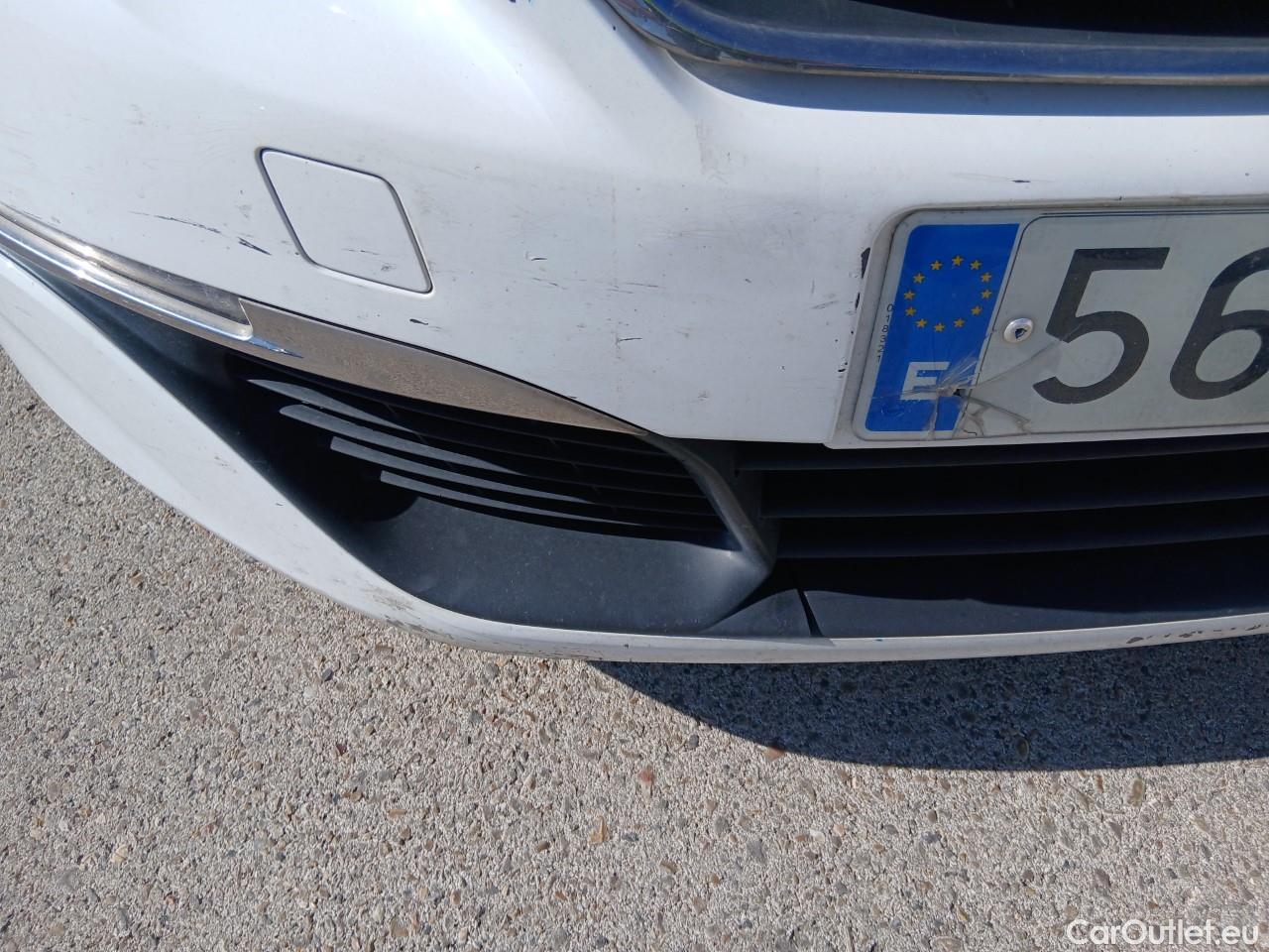 Peugeot  308 PEUGEOT  5p 2G berlina con portón 5p Business Line BlueHDi 73KW (100CV) #8