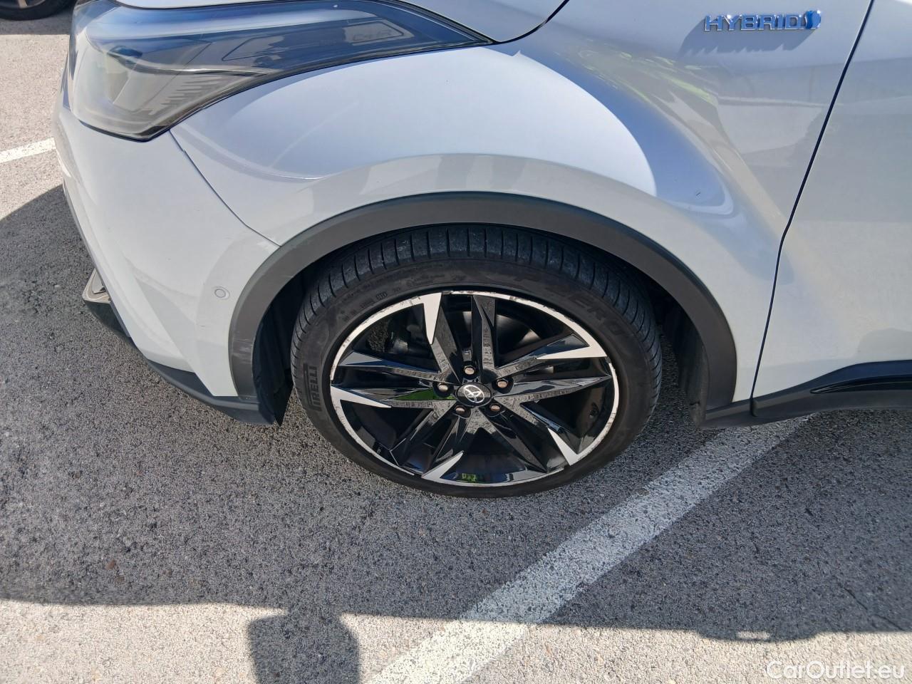  Land Rover  Discovery TOYOTA C-HR / 2019 / 5P / todoterreno 2.0 180H GR Sport #4